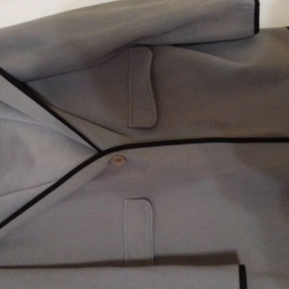 Clothes - Picture 3 of 4